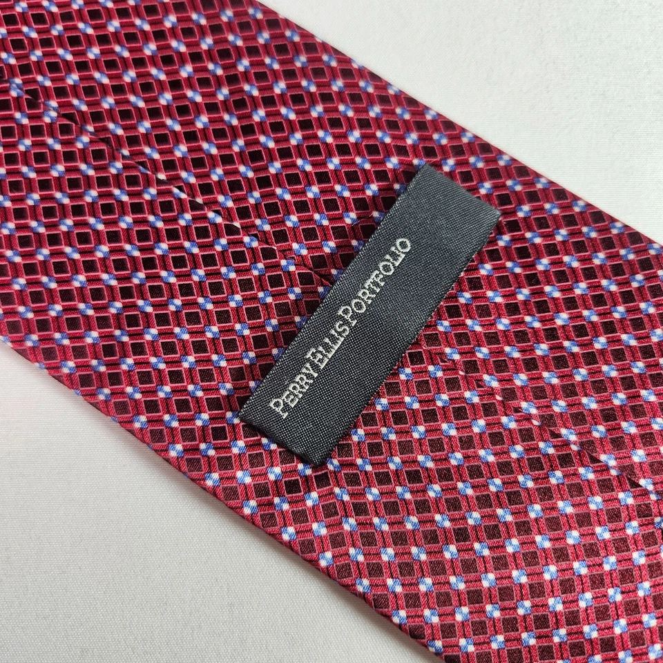Corbata Perry Ellis Portfolio 100 % seda roja geométrica 3,5" x 58" Foto 4 de 4