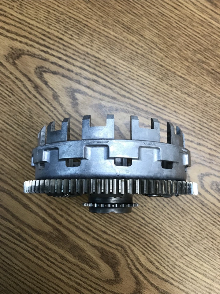 KAWASAKI VERSYS 650 2008-2009 CARCASA EMBRAGUE CESTA PARTE # 13095-0559 Foto 4 de 4