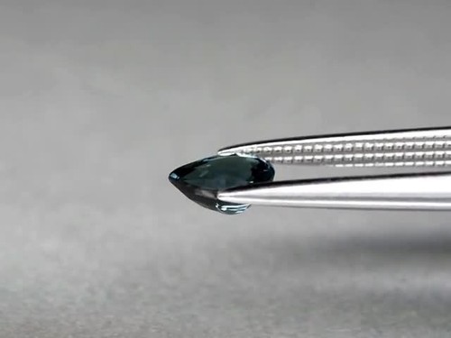 💎 0.43ct 5x4mm VVS Pear Natural Color Change Garnet - Unheated, Madagascar Gem - Video 1 of 1