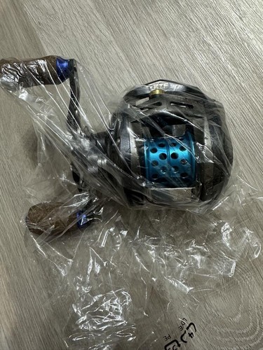 Mulinello Daiwa Alphas Finesse Custom 105Hl Ktf Baitcasting Sinistro Ultra Leggero - Foto 8 di 10
