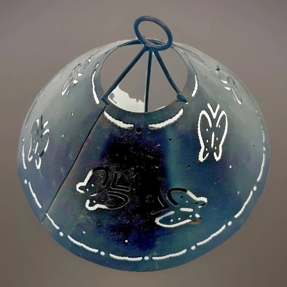 "Linterna portavelas de hojalata rústica con diseño de recorte de mariposa - 9,5"" de ancho" Foto 3 de 4