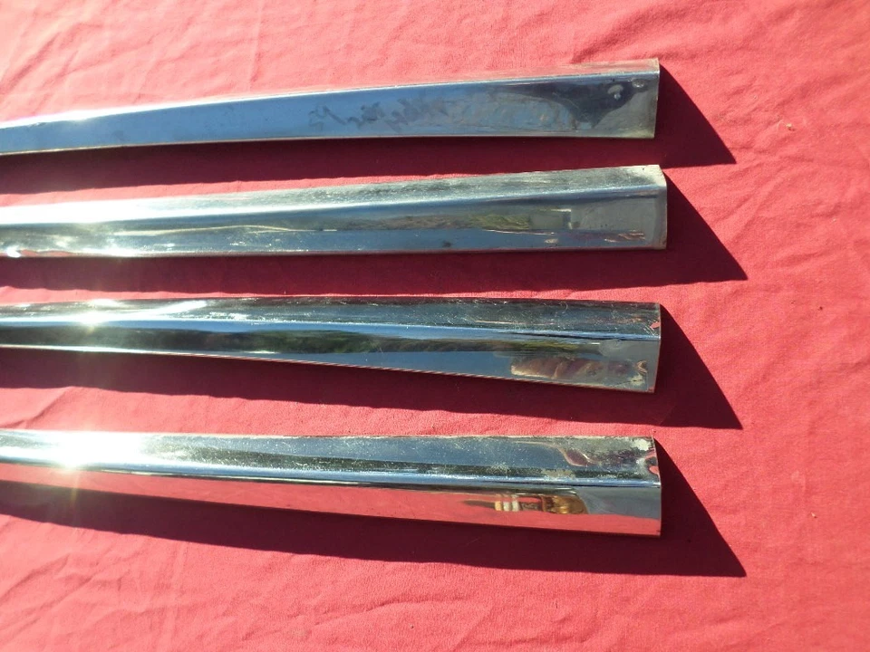 1959 Chevrolet Impala Bel Air Biscayne used pair of Trunk Moldings Foto 2 de 4