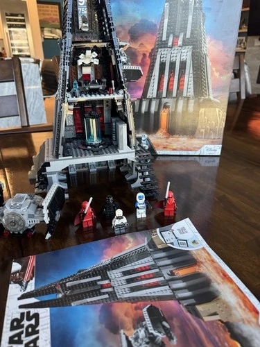 LEGO Star Wars: Darth Vader's Castle (75251)