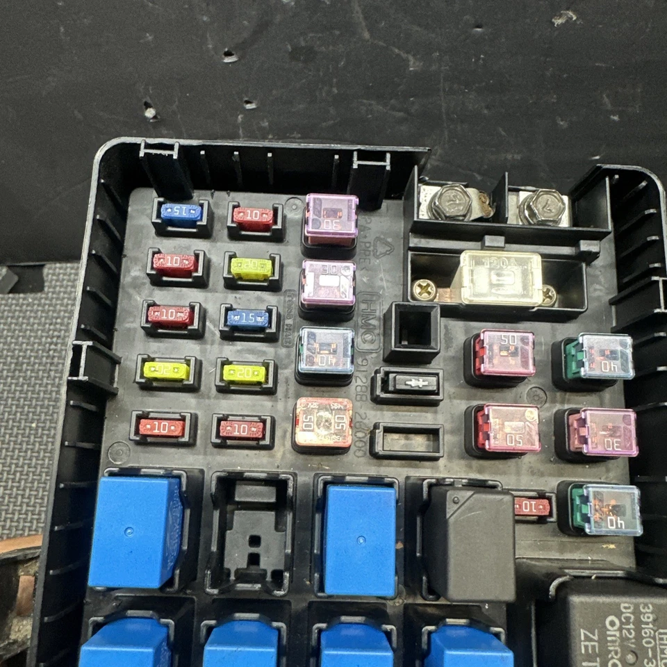 Engine Fuse Box 2001-2006 Hyundai Santa Fe - Image 4 of 4