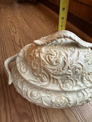 VINTAGE ITALIAN UMBIIA TUREEN IVORY WITH FLORAL PATTERN 12W X 6.5 TALL - Picture 8 of 9