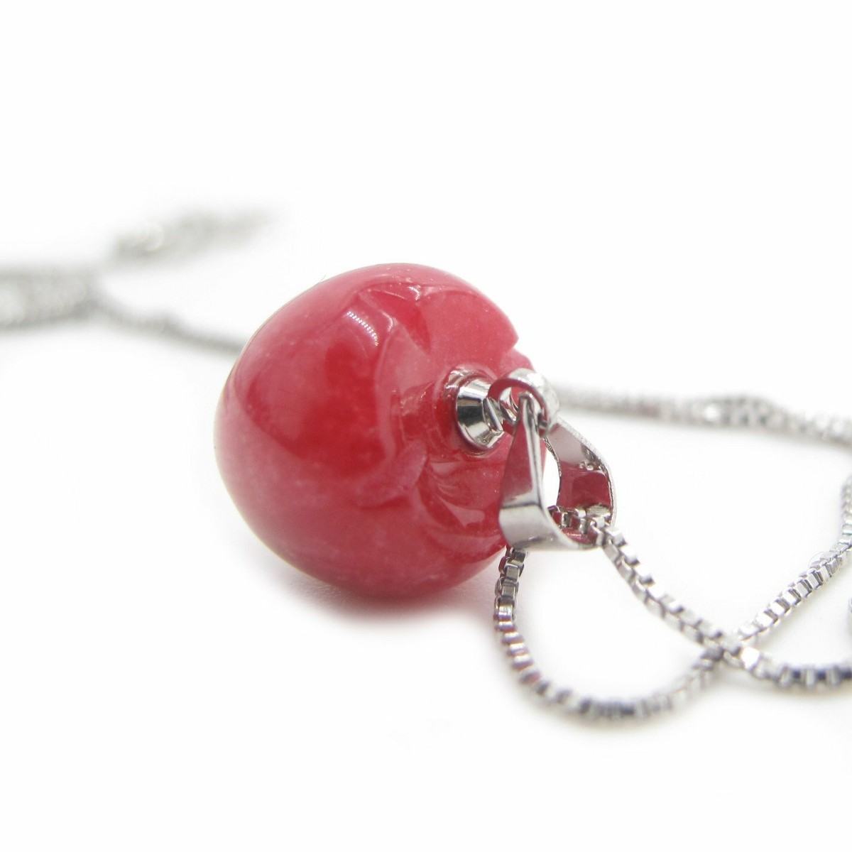 MENDEL Natural Rhodonite Pendant Necklace Stone Red Apple