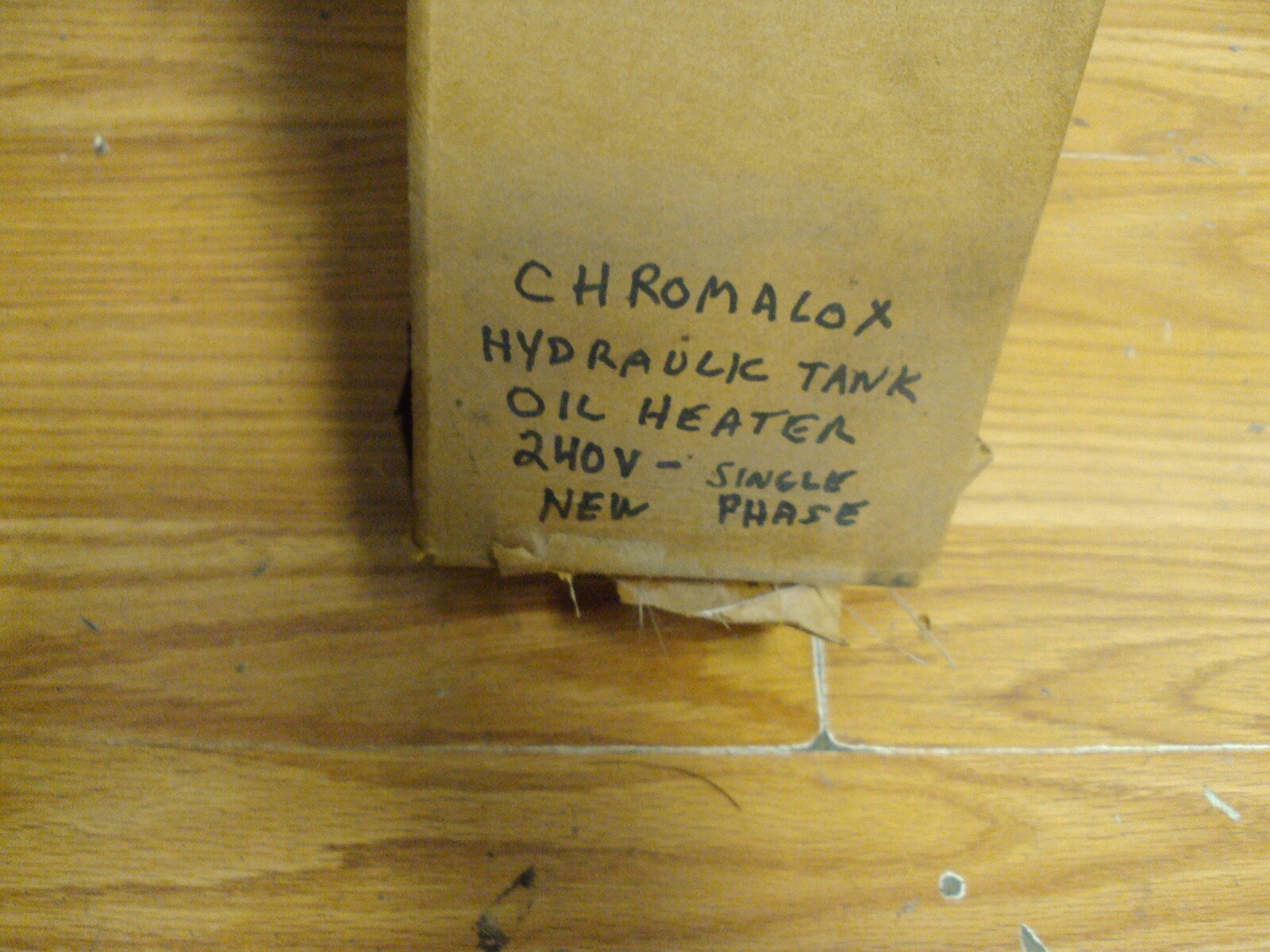 NEW CHROMALOX ARTMO-500TH HYDRAULIC TANK OIL HEATER 240V SINGLE PHASE S9