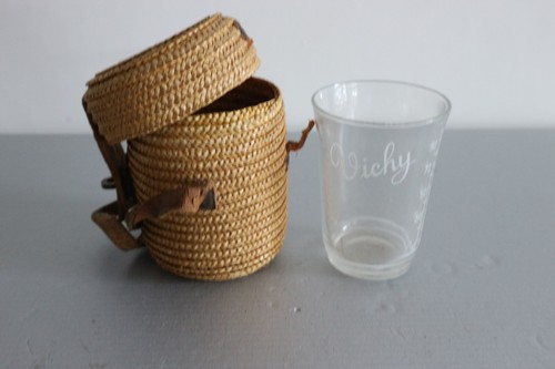 THERMES VICHY Ancien gobelet curiste Verre gradué + Panier/étui