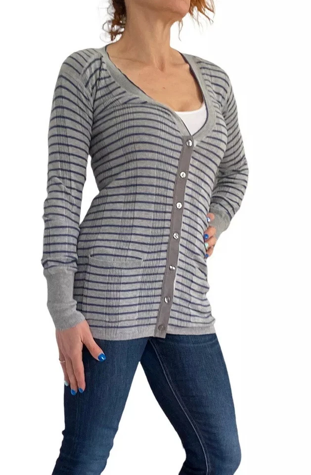 MARC BY MARC JACOBS AURELIE LISTRADO MALHA COM NERVURAS GOLA V SUÉTER CARDIGÃ CINZA XS  - Imagem 4 de 4
