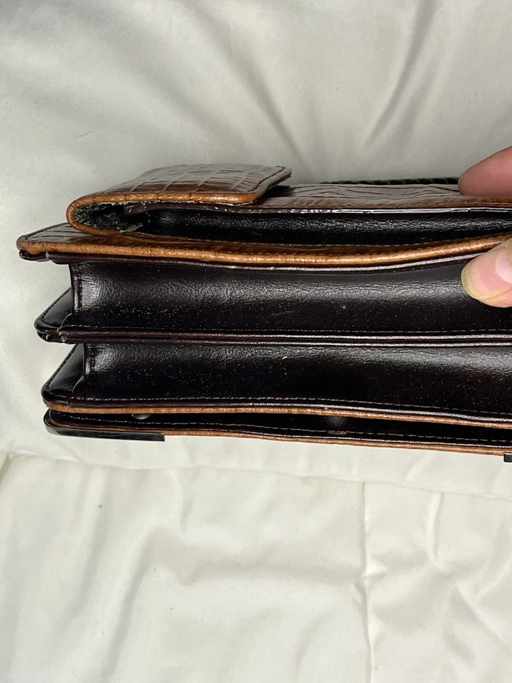 Cartera vintage de cocodrilo sintético  Foto 3 de 4