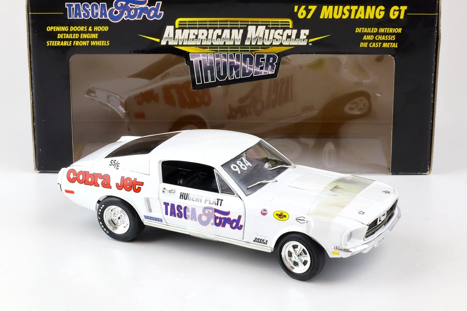 1:18 ERTL Tasca 1967 Ford Mustang GT Coupe Cobra Jet SS/E Hubert Platt Bianco - Immagine 2 di 4