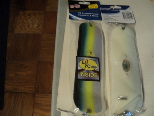 2 - PRO TROLL 8 " LIGHTED FLASHERS/WITH E CHIP (HERRING FLASH 8) NIP