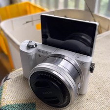 Sony Alpha a5000 Mirrorless Digital Camera with 16-50mm Lens Black 95 New