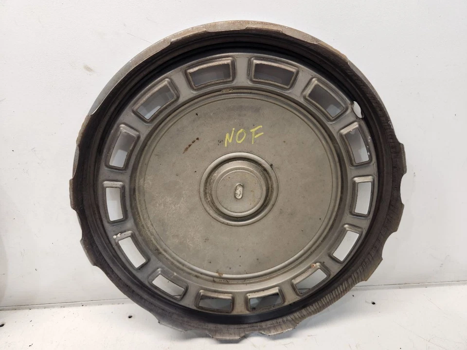 Cubierta de rueda Chevrolet Vega 1976-77 - 13"/aluminio/14 ranuras *rasguños* Foto 3 de 4