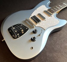 Chitarra elettrica Guild Surfliner Deluxe Glacier Blue Metallic HSS con custodia morbida