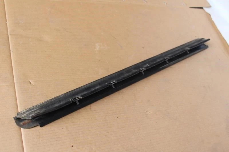 1998 1999 2000 2001 2002 FORD RANGER ВОДИТЕЛЬ ПЕРЕДНЯЯ ДВЕРЬ ОКНО НАПРАВЛЯЮЩАЯ МОЛДИНГ ОТДЕЛКА - Изображение 2 из 4