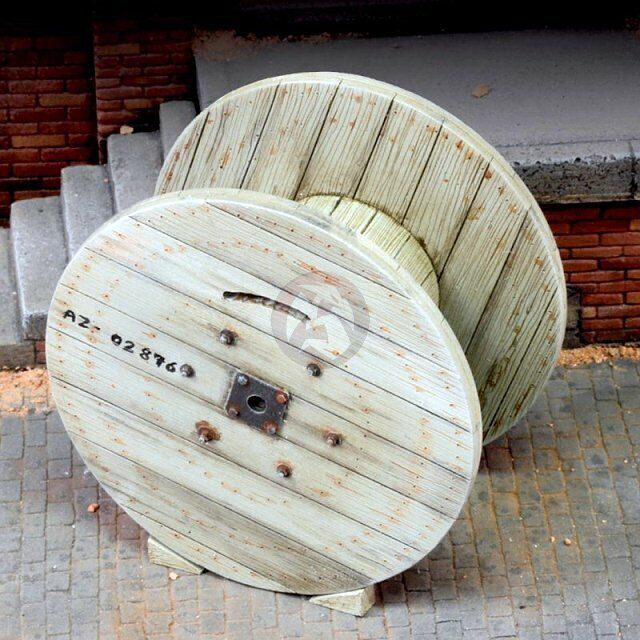 Royal Model 1/35 Large Wooden Cable Reel with Wooden Chocks (60mm diameter) 775