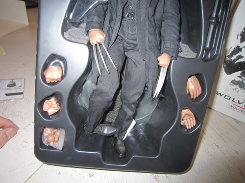 Wolverine Hoy Toys MMS220 1/6 scale figure - Picture 4 of 9