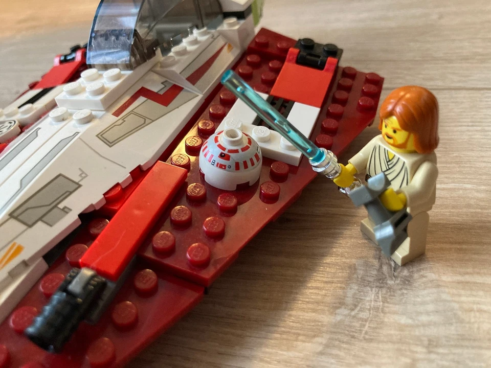 LEGO Star Wars 7143 Jedi Starfighter, photo 2 sur 5