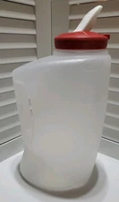 Rubbermaid 1 Gallon Mixer Mate Drink Pitcher With Red Flip Top Lid and Handle