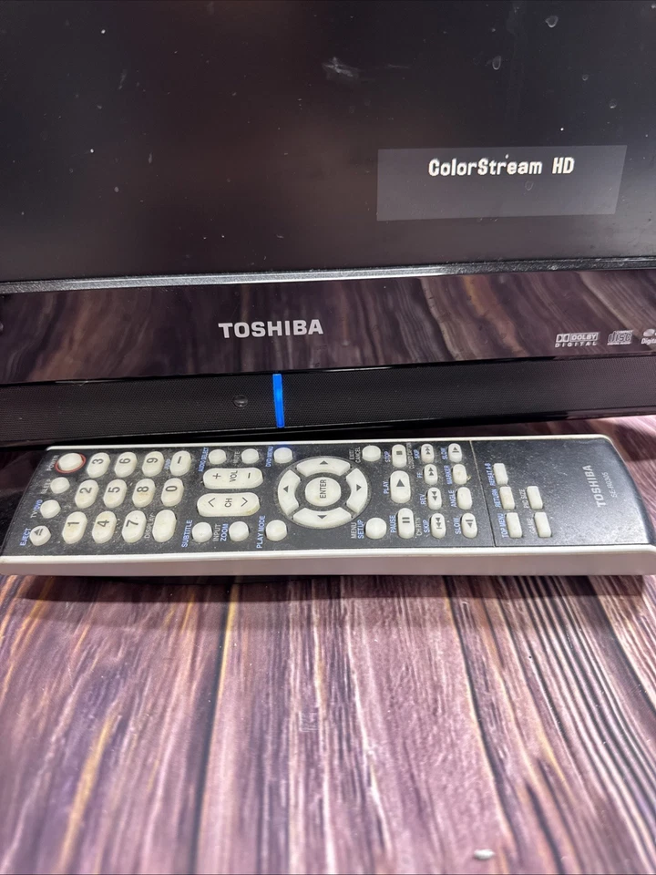 Toshiba LCD 15" TV/DVD Combo 15LV505 w/ Remote Retro Gaming - Tested, Works - Image 3 of 4