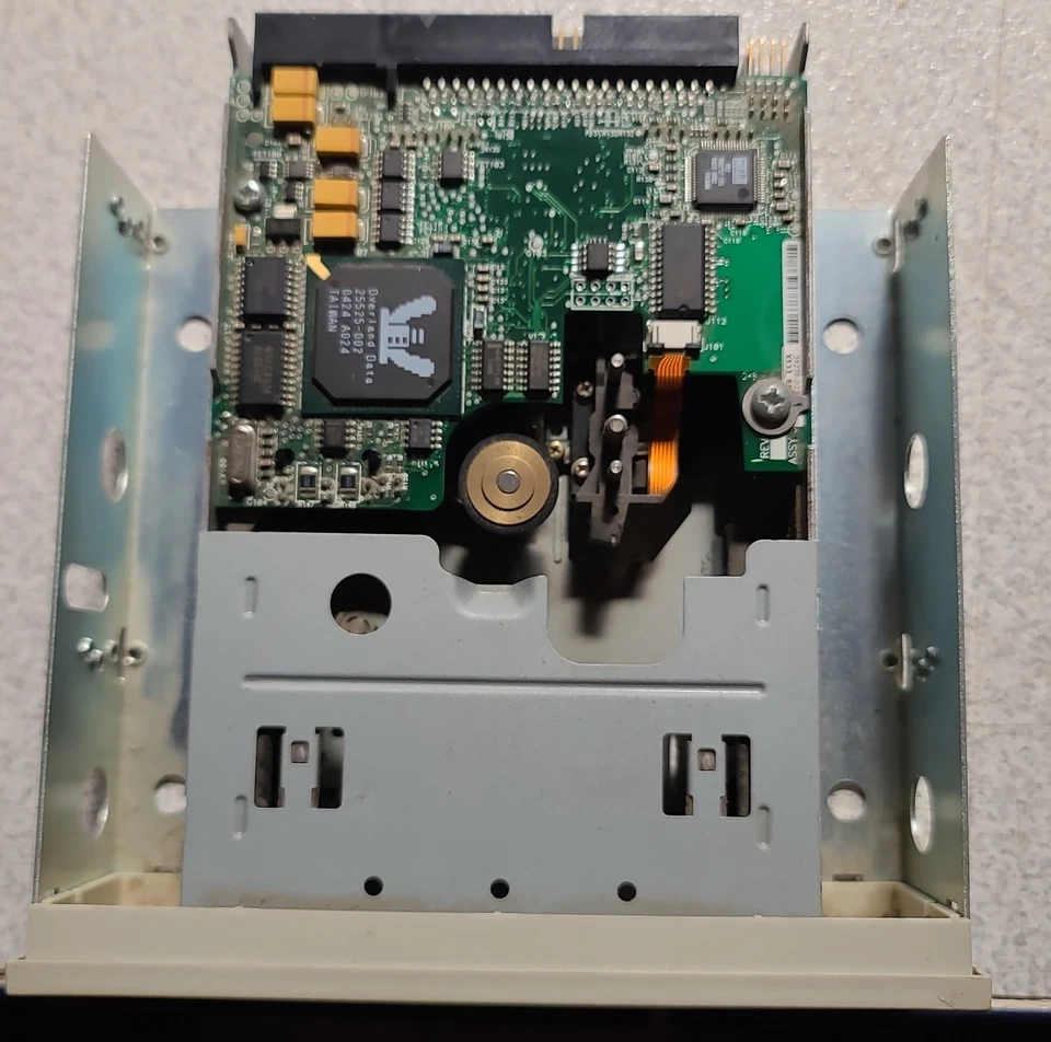 Quantum STT3401A 5.25" INT Travan TR7 Data Tape Drive TD3100-802 W Screws - Image 2 of 3