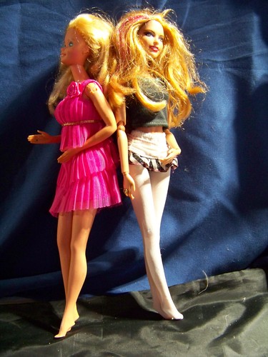 (2) Mattel Barbie Dolls As Pictured Articulated & Twist-N-Turn - EUC - Picture 2 of 5