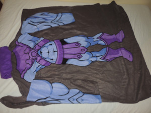 MOTU MASTERS OF THE UNIVERSE SKELETOR COZY / BLANKET 80S TEES ONE SIZE FITS MOST