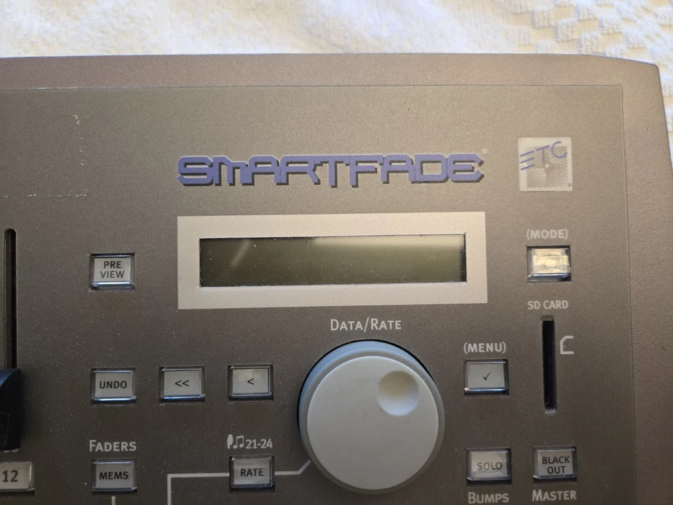 Consola de control de iluminación ETC SmartFade 1248 defectuosa G3D Foto 2 de 4