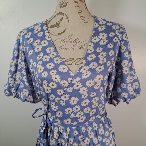 INFLUENCE Minikleid Gänseblümchenmuster blau weiß Wickeloptik vorne halbarm neu mit Etikett UK 12 - Bild 2 von 20
