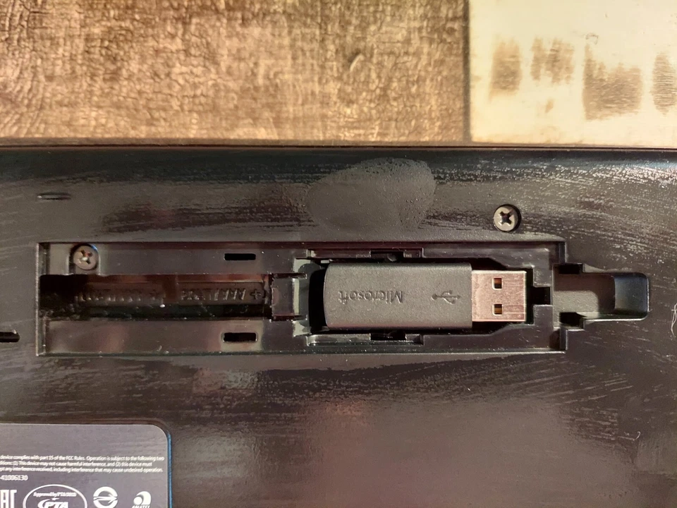 Microsoft Wireless 2000 Keyboard With USB Model 1477 - Image 2 of 4