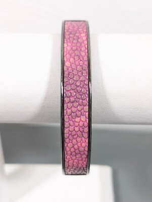 Premier Designs Pink Faux Leather Gray Hinge Bangle Bracelet  display picture 3