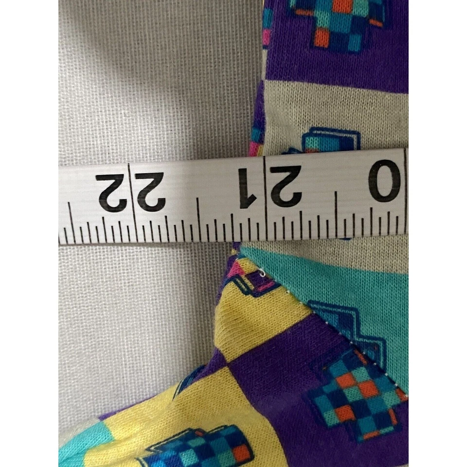 Camiseta Rosa+ Delfín Verde Púrpura Estampado Geométrico Talla Mediana Foto 3 de 4