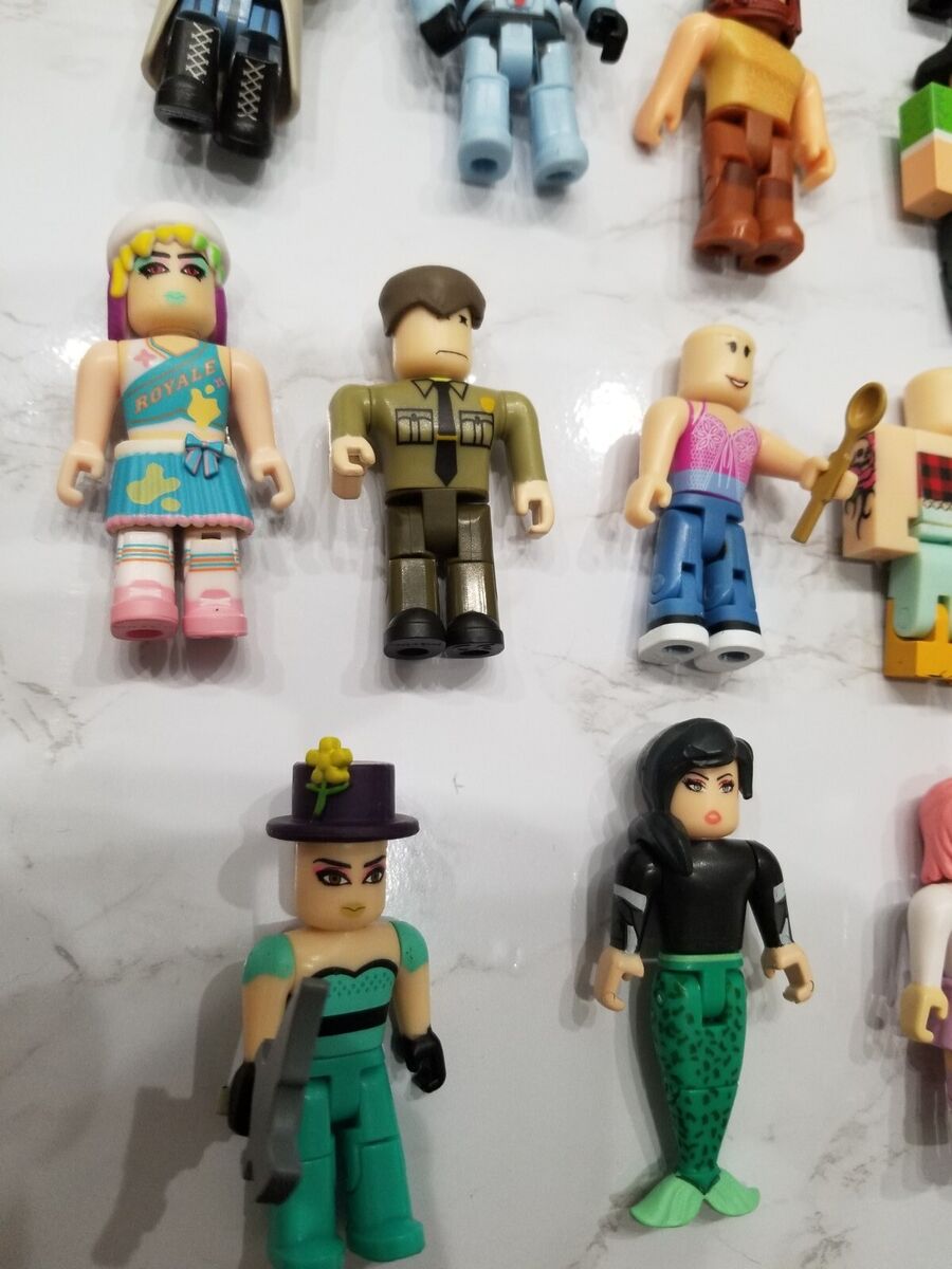 Roblox & Minecraft Action Figures Toys Lot of Figures + Accessories Blocks  ⭐️