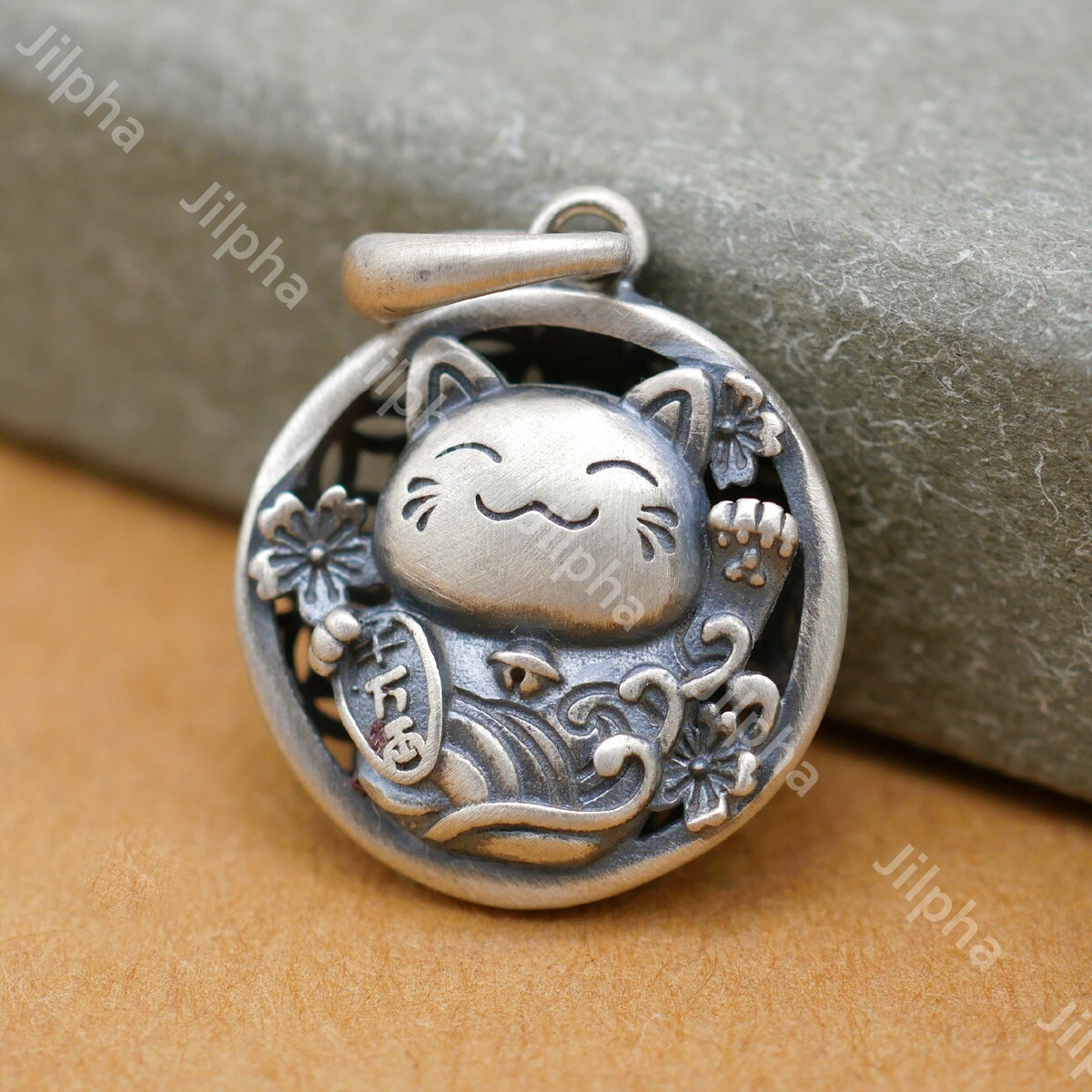 925 Sterling Silver Luck Fortune Cat Maneki-neko Charm Pendant