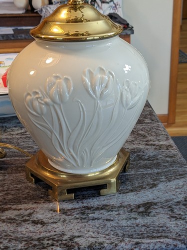 Lenox Lamp Ivory Porcelain Brass 21'H Finial 4 Raised Tulips In Front