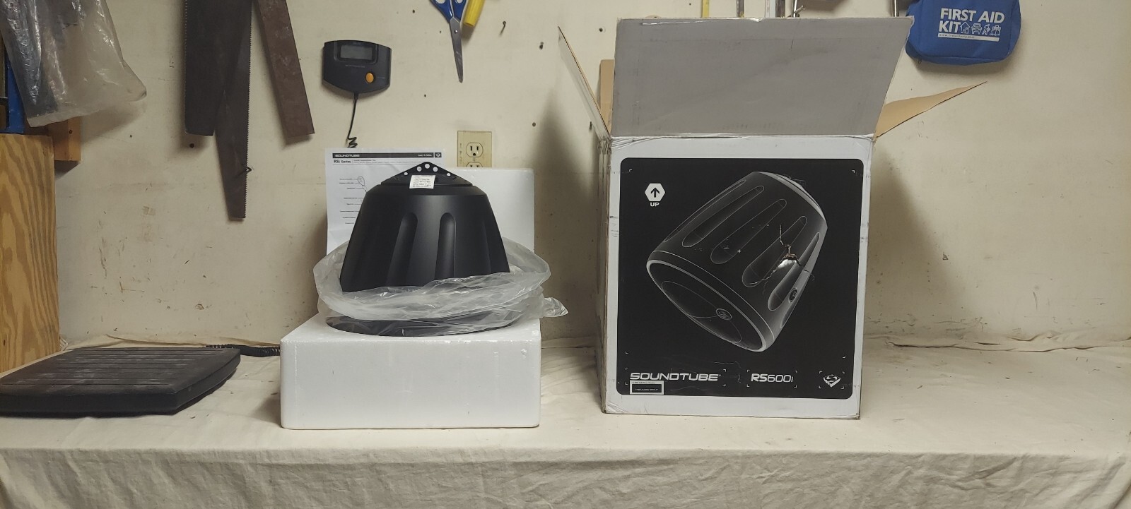 OPEN BOX Never Used New Black Soundtube RS600i Speaker, No Mounting Hardware