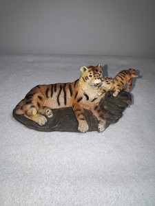 Tiger with Cub Figurine Resin Lightweight Vintage Tabletop Decor Wild Animal Zoo