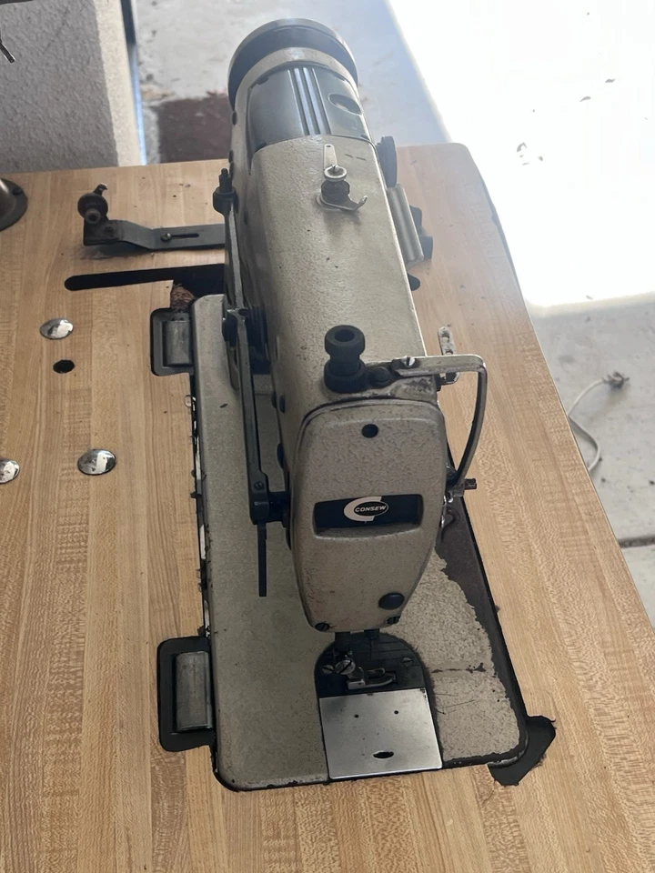 Máquina de coser Consew Stitcher modelo 230 Foto 4 de 4