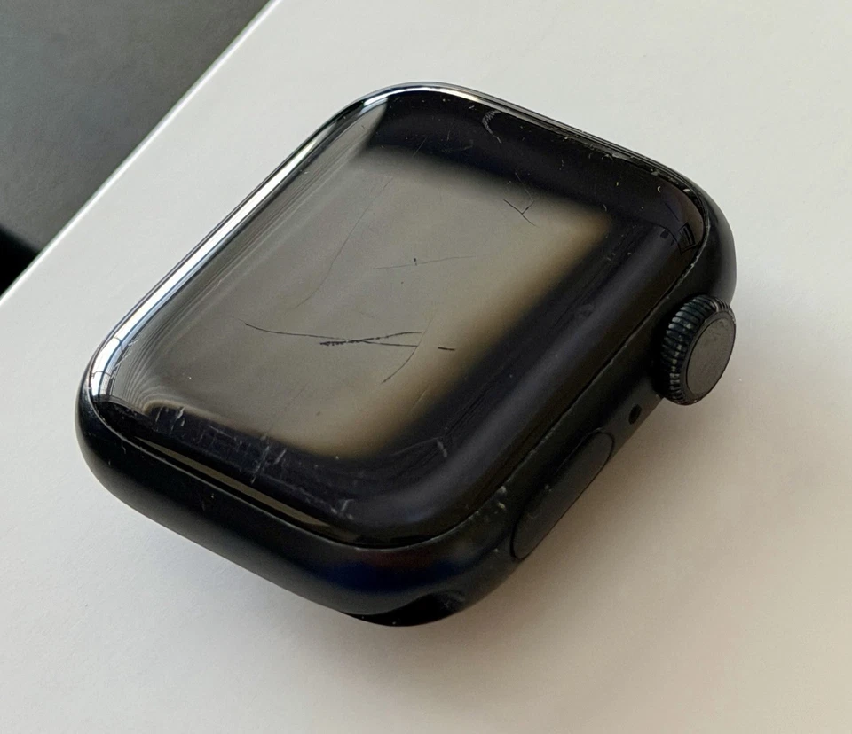 Apple Watch Series 8 41mm GPS A277O Midnight Fully Working, Good Condition - Image 4 of 4