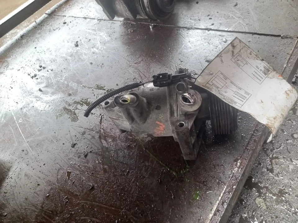 Compresor de aire acondicionado usado se adapta a: Nissan Versa 2016 1,6 L Htbk Note hasta 9/13 grado A Foto 2 de 4