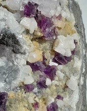 Fluorit XX auf Calcit XX vom Ungerhammerplatzl, Unterlaussa in Österreich 