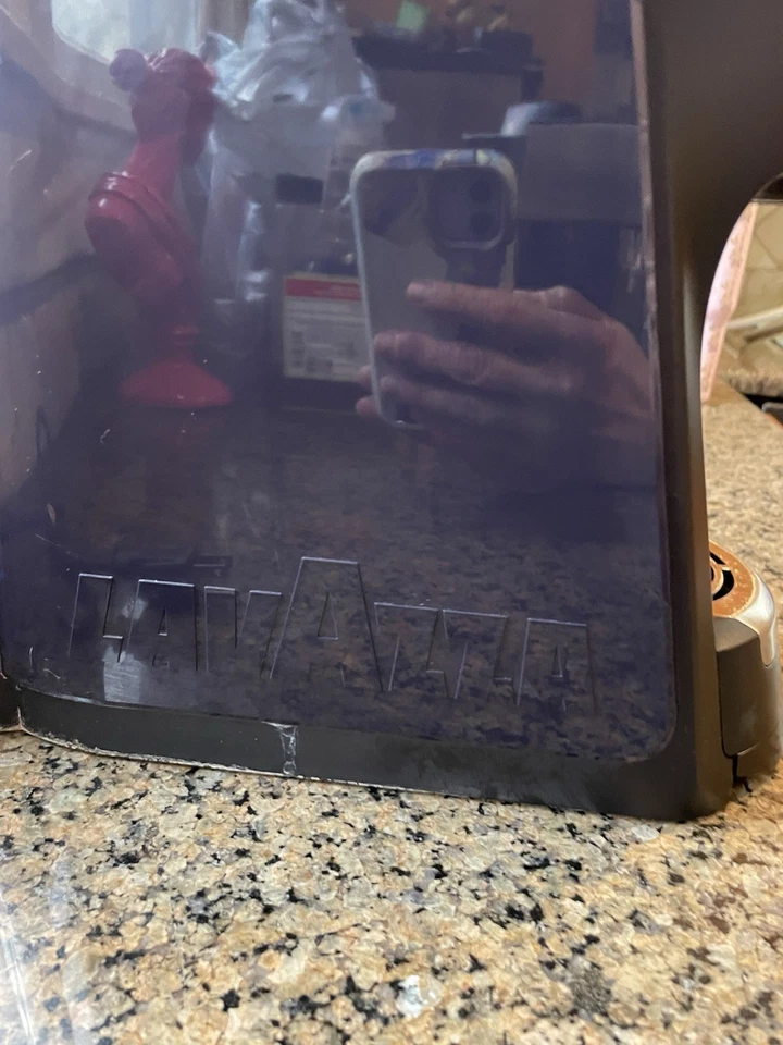 Máquina de café espresso y café Lavazza de un solo servicio todo en uno Foto 4 de 4