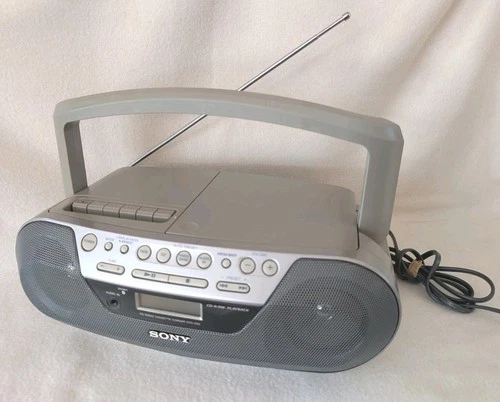 Sony CFD-S05 Cassette Tape Recorder /CD Player Boombox AM FM Radio . Excellent