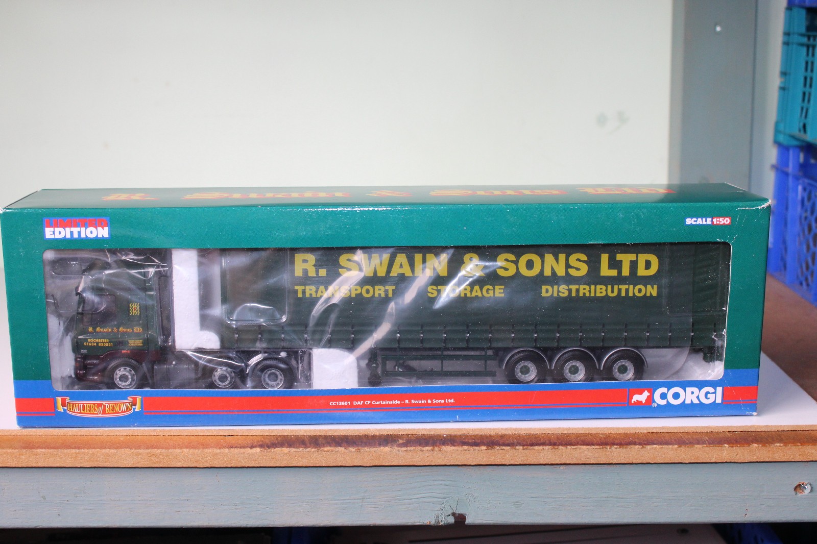 CORGI CLASSICS 1:50 DAF CF CURTAINSIDE - R SWAIN & SONS CC13601