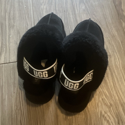 UGG Fluff Women's Black Fur Bootie Slip-On Slippers Logo Accent Size 8
