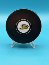 NHL HOCKEY ANAHEIM DUCKS OFFICIAL TEAM LOGO PUCK