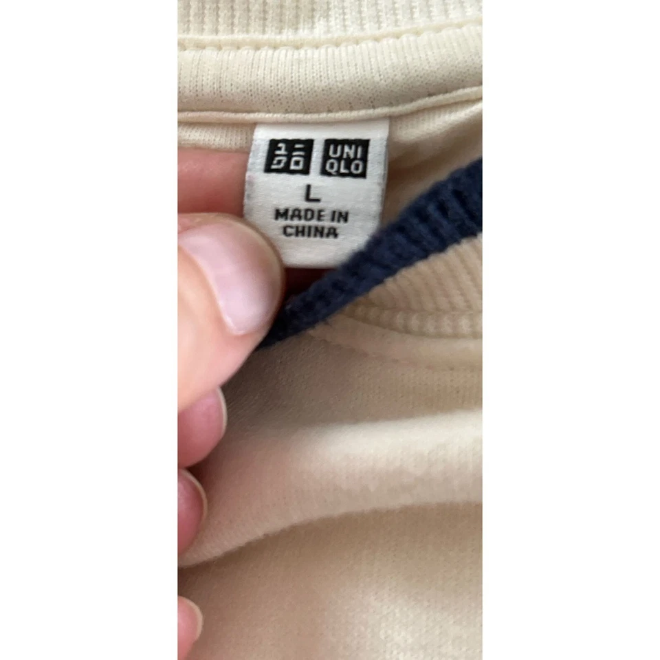 UNIQLO X-Long White Sweatshirt Black Details Size Large - Image 4 of 4