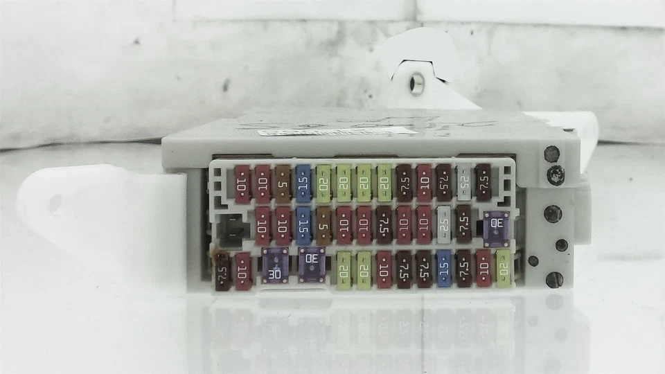 2013-2018 Lexus Es300h Multiplex Network Body Control 82730-33G91 - Image 4 of 4