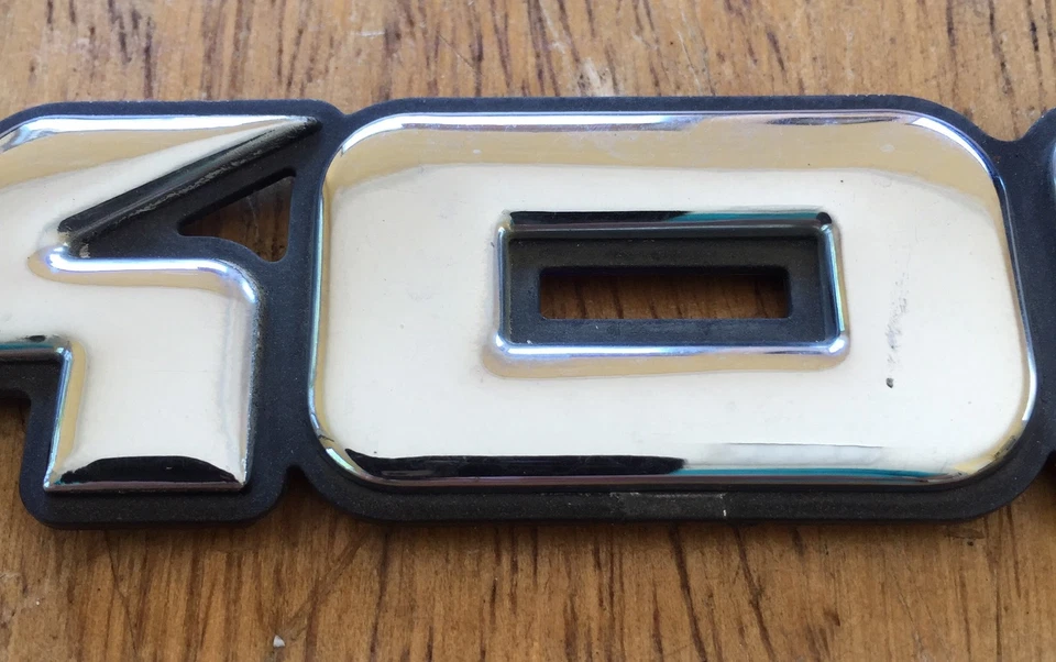 GMC Yukon 2002 puerta trasera emblema Yukon Foto 3 de 4